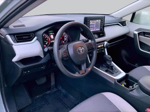 Used 2020 Toyota RAV4 XLE w/ Convenience Package FWD image 17