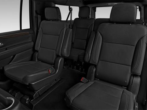 Used 2023 Chevrolet Suburban Z71 w/ Luxury Package AWD/4WD image 11