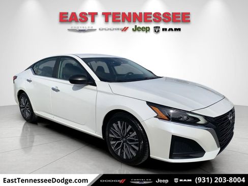 Used 2024 Nissan Altima 2.5 SV image 1