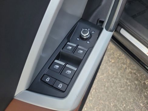 Used 2021 Audi Q3 2.0T Premium w/ Convenience Package image 17