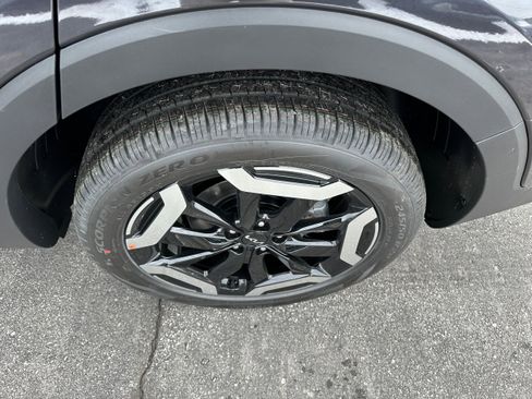 New 2025 Kia Telluride S image 9