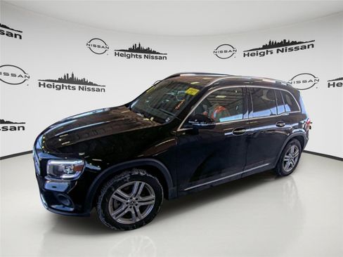 Used 2023 Mercedes-Benz GLB 250 4MATIC w/ Premium Package image 11