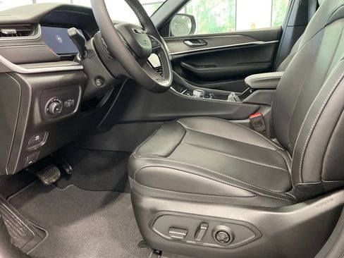 New 2025 Jeep Grand Cherokee Limited w/ Luxury Tech Group II image 15