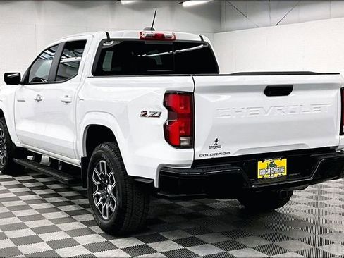 Used 2023 Chevrolet Colorado Z71 w/ Z71 Convenience Package 2 image 3