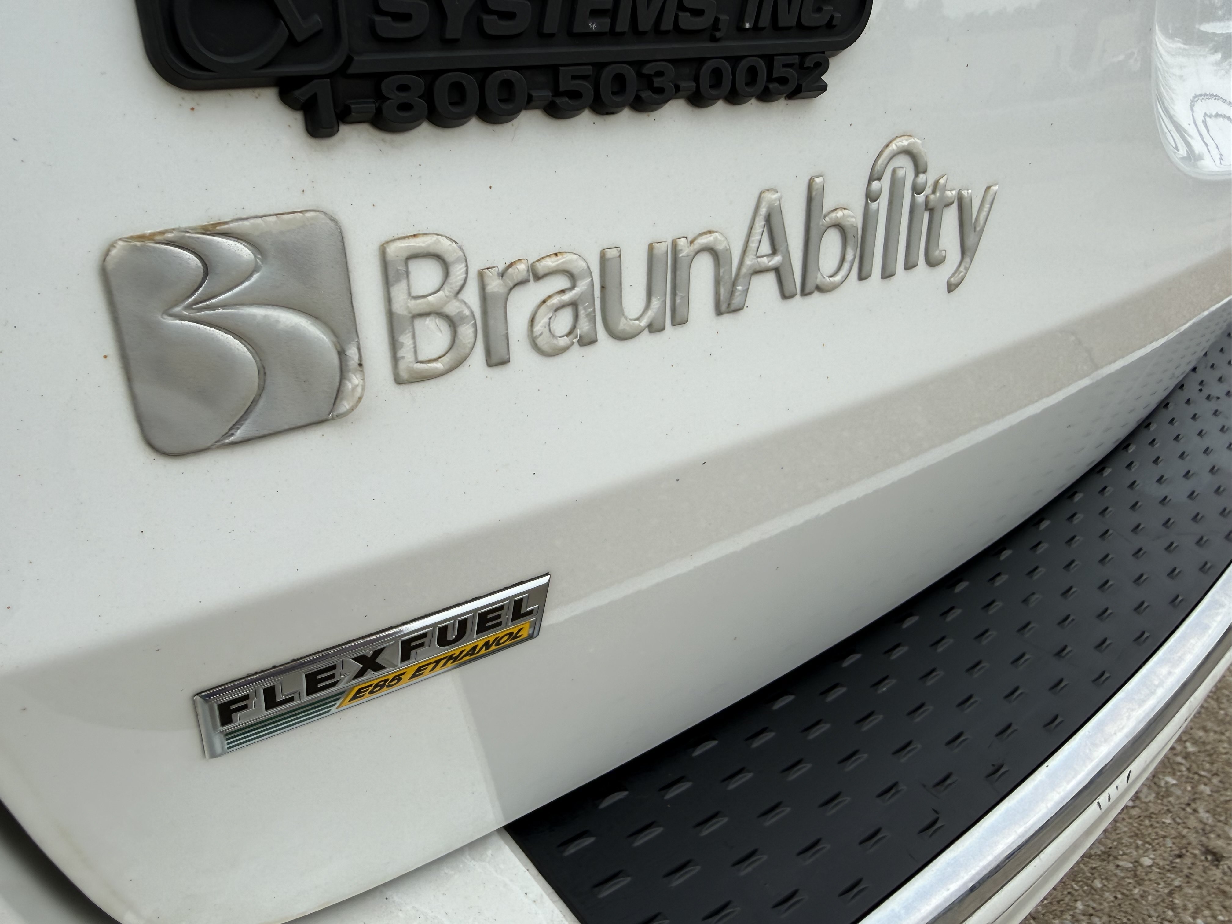 Used 2016 Chrysler Town & Country Touring FWD image 10