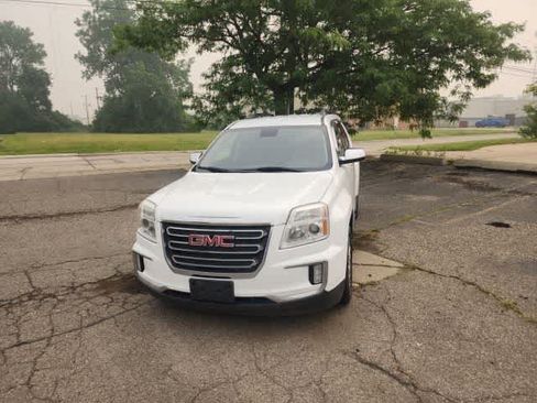 Used 2017 GMC Terrain SLE w/ Driver Alert Package I FWD image 3