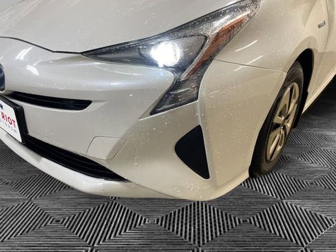 Used 2018 Toyota Prius Two image 10