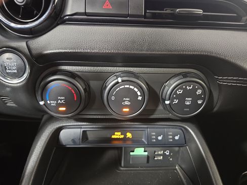 Used 2022 MAZDA MX-5 Miata Club RWD image 25