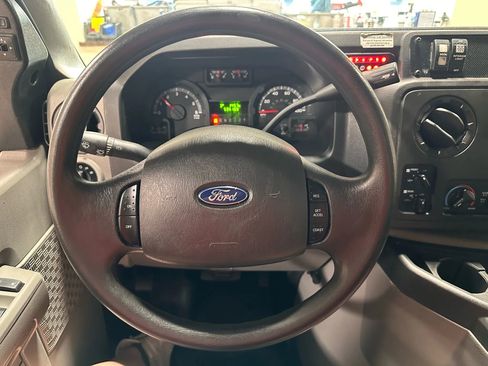 Used 2015 Ford E-350 and Econoline 350 Super Duty image 48