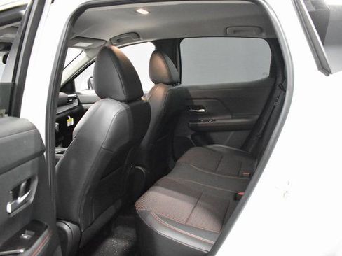 Certified 2025 Nissan Kicks SR image 27