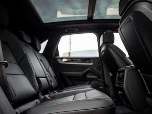 Certified 2026 Porsche Cayenne AWD/4WD image 39