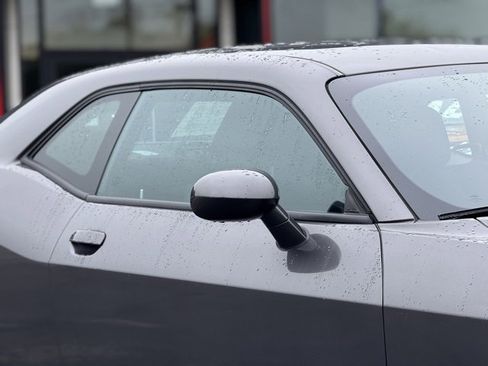 Used 2022 Dodge Challenger GT image 3