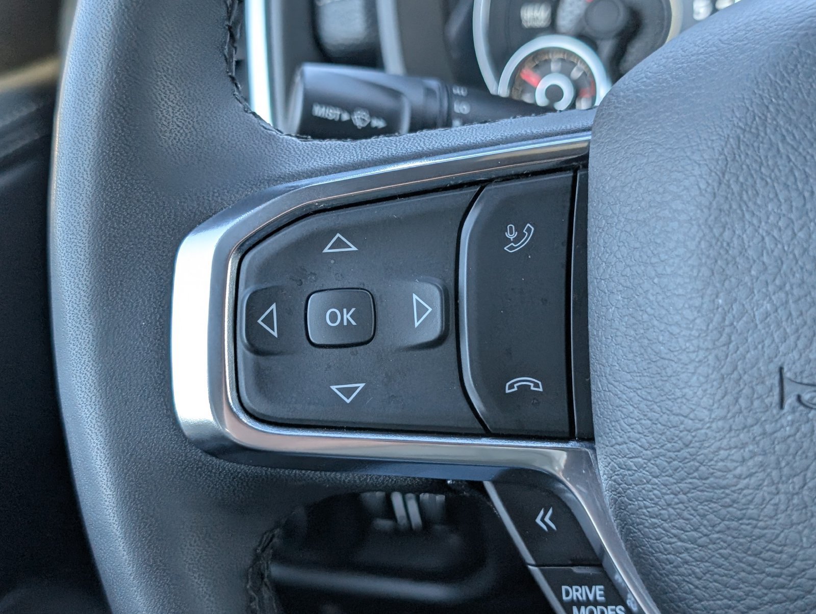 Used 2025 RAM 1500 Laramie AWD/4WD image 26