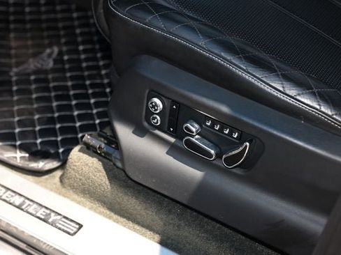 Used 2018 Bentley Bentayga AWD/4WD image 61
