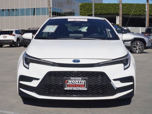 Used 2024 Toyota Corolla SE image 3