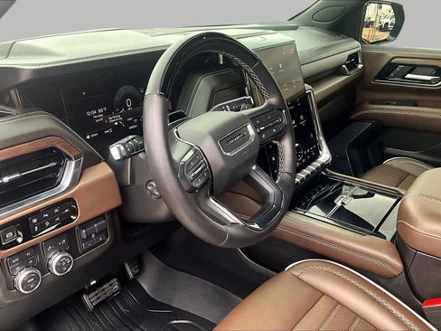 Used 2025 GMC Yukon Denali Ultimate w/ LPO, Floor Liner Package AWD/4WD image 18