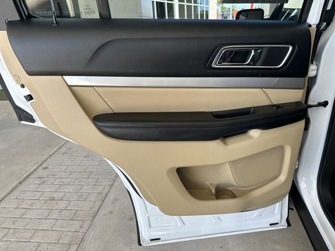 Used 2016 Ford Explorer XLT image 27