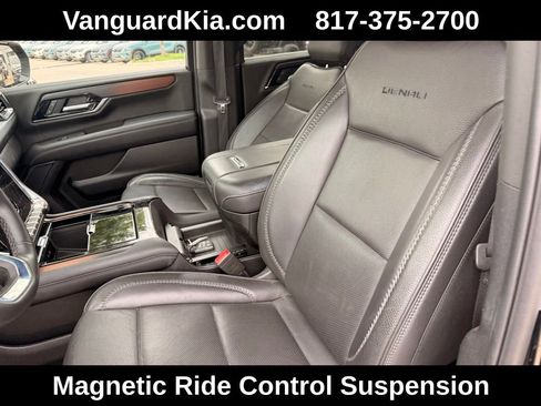 Used 2025 GMC Yukon Denali AWD/4WD image 13