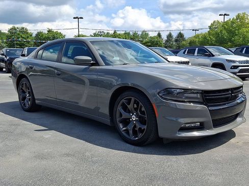 Used 2017 Dodge Charger R/T w/ Plus Group RWD image 1