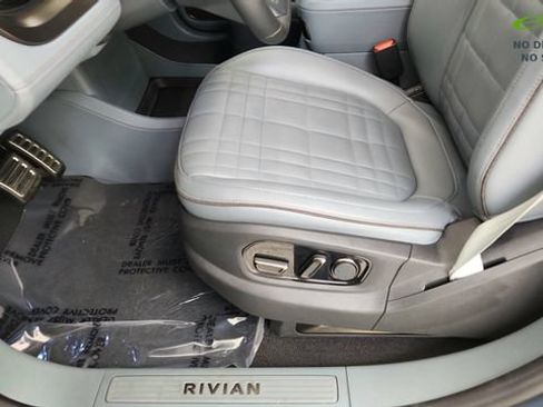 Used 2025 Rivian R1T Premium AWD/4WD image 34