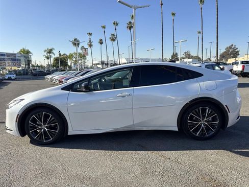 Used 2024 Toyota Prius XLE image 3