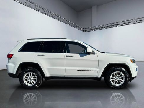 Used 2019 Jeep Grand Cherokee Laredo AWD/4WD image 3