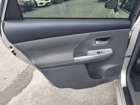 Used 2013 Toyota Prius V image 9