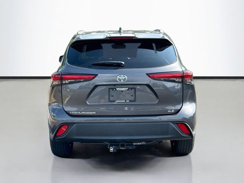 Used 2022 Toyota Highlander XLE FWD image 6