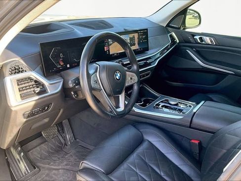 Used 2023 BMW X7 xDrive40i w/ Premium Package image 13