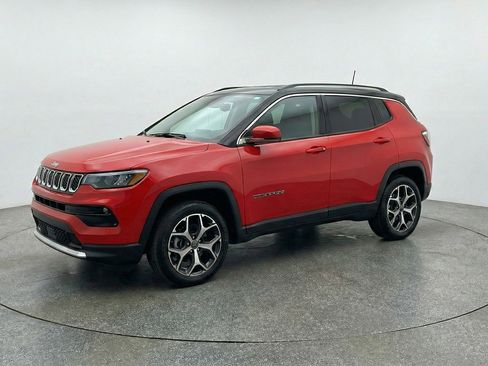 Used 2025 Jeep Compass Limited AWD/4WD image 3