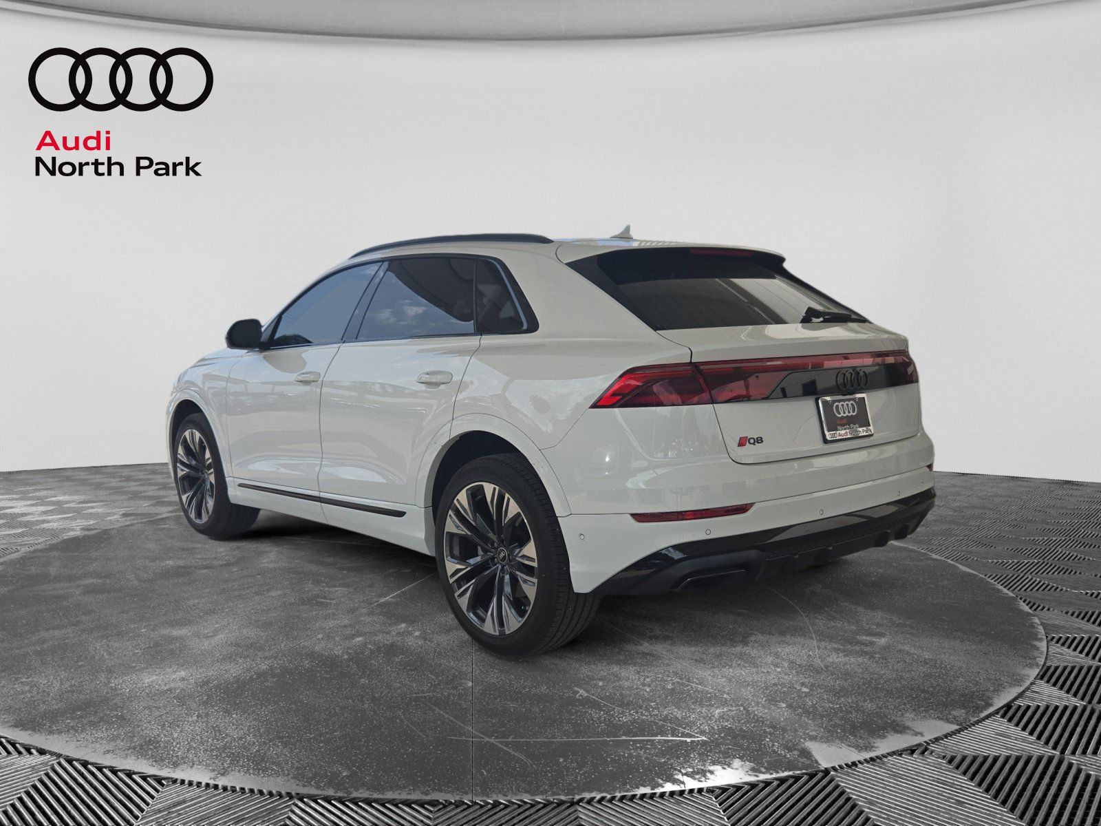 Used 2025 Audi Q8 Premium Plus w/ Premium Plus Package AWD/4WD image 3