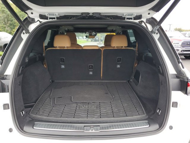 Used 2024 Jeep Grand Cherokee Summit AWD/4WD image 10