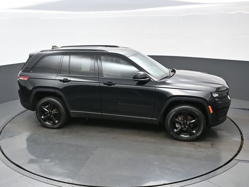 Used 2023 Jeep Grand Cherokee Altitude image 38