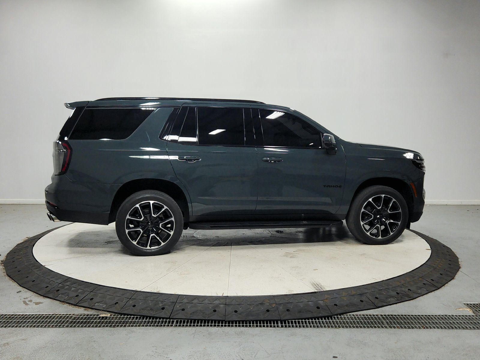 Used 2025 Chevrolet Tahoe RST RWD image 9