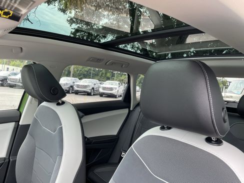 New 2025 Volkswagen Taos SE image 15