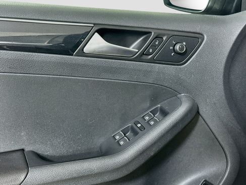 Used 2017 Volkswagen Jetta SEL FWD image 24