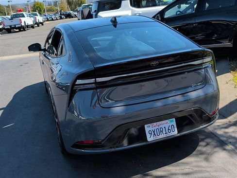 Used 2026 Toyota Prius Plug-In Hybrid FWD image 4
