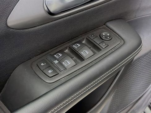 Used 2025 Chrysler Pacifica Select FWD image 20