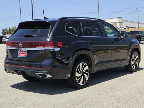Used 2024 Volkswagen Atlas SE AWD/4WD image 4