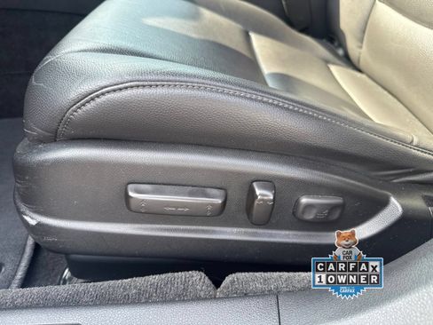 Used 2017 Acura TLX FWD image 18