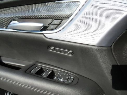 Certified 2024 Cadillac XT5 Sportv w/ Technology Package image 21