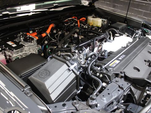 Used 2025 Toyota 4Runner Trailhunter image 33