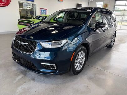 Certified 2024 Chrysler Pacifica Touring-L