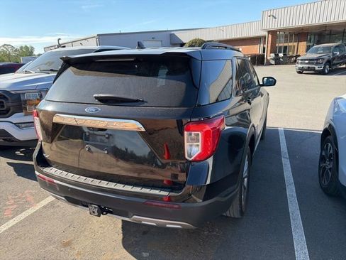 Used 2022 Ford Explorer XLT w/ Equipment Group 202A image 3