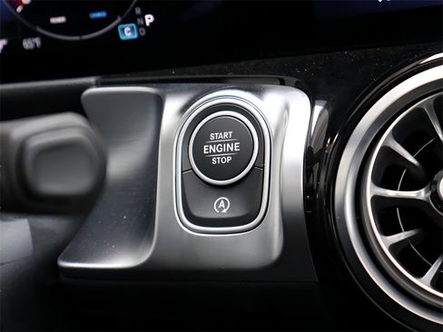 Certified 2025 Mercedes-Benz GLB 250 4MATIC image 30