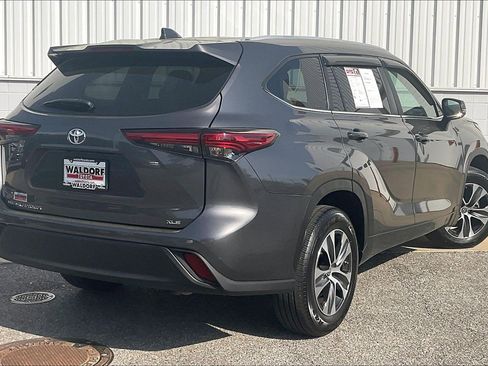 Used 2023 Toyota Highlander XLE image 17