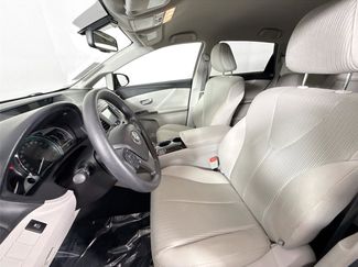 Used 2015 Toyota Venza LE video 3