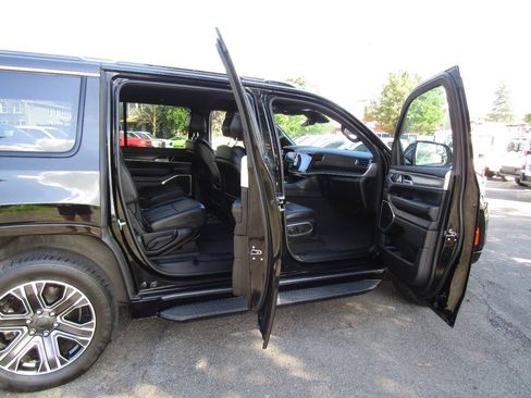 Used 2024 Jeep Wagoneer Series II AWD/4WD image 33