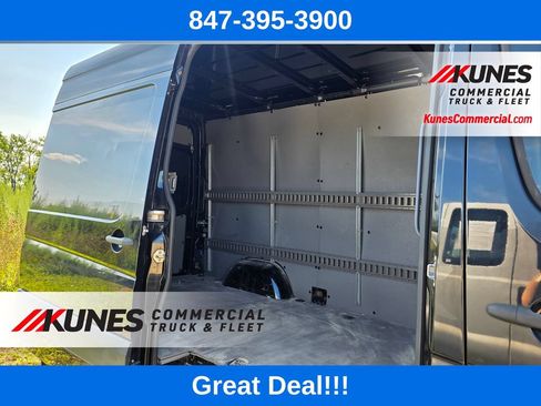 Used 2017 Mercedes-Benz Sprinter 2500 image 20