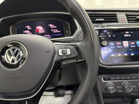 Used 2020 Volkswagen Tiguan SEL FWD image 18